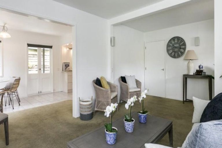 Photo of property in 11 Shortland Place, Havelock North, 4130