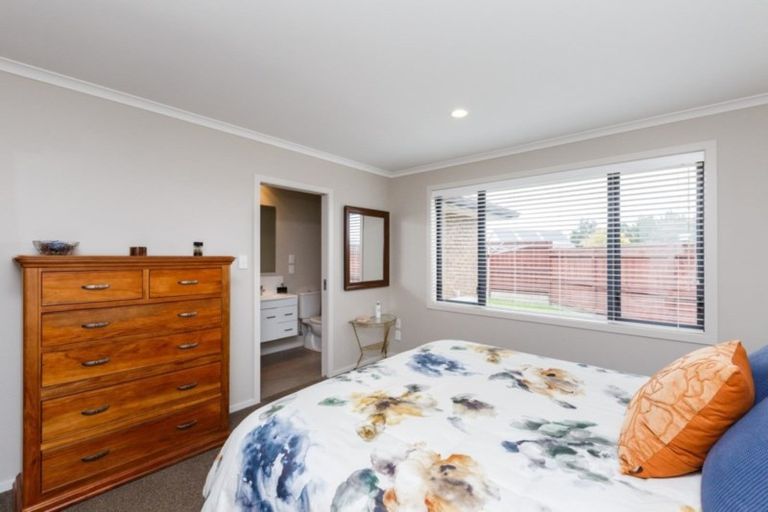 Photo of property in 4 Levi Place, Kelvin Grove, Palmerston North, 4414