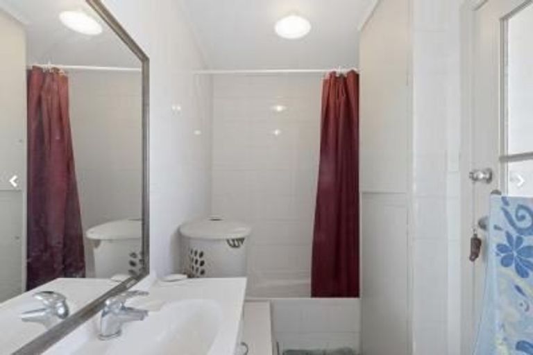 Photo of property in 106a Woodglen Road, Glen Eden, Auckland, 0602