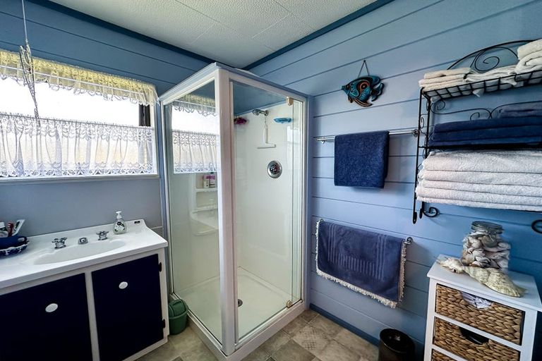 Photo of property in 64 Abel Tasman Drive, Takaka, 7110