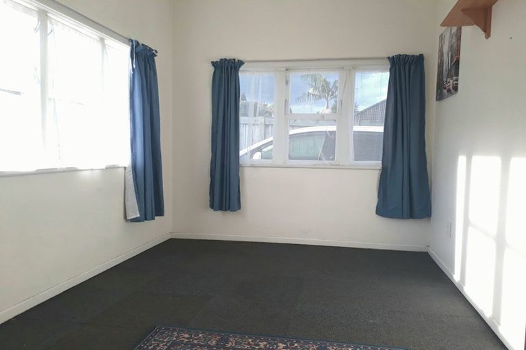 Photo of property in 11 Selwyn Avenue, Avenues, Whangarei, 0110