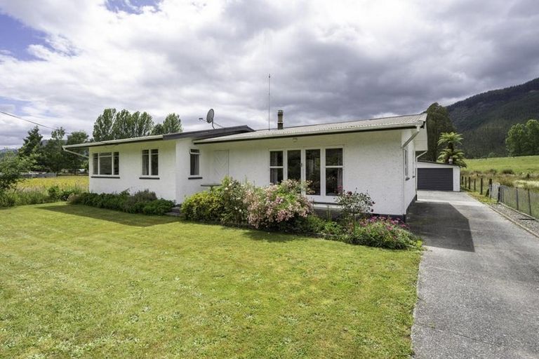 Photo of property in 175 Fairfax Street, Murchison, 7007