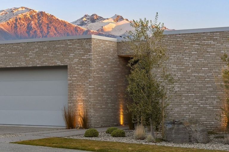 Photo of property in 16 Advance Terrace, Arrowtown, 9302