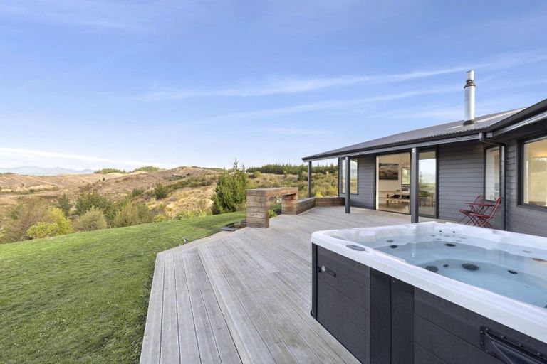 Photo of property in 2 Mahoe Close, Upper Moutere, 7173