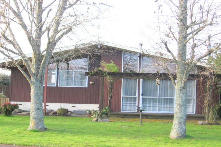 Photo of property in 56 Oakfield Crescent, Pukete, Hamilton, 3200