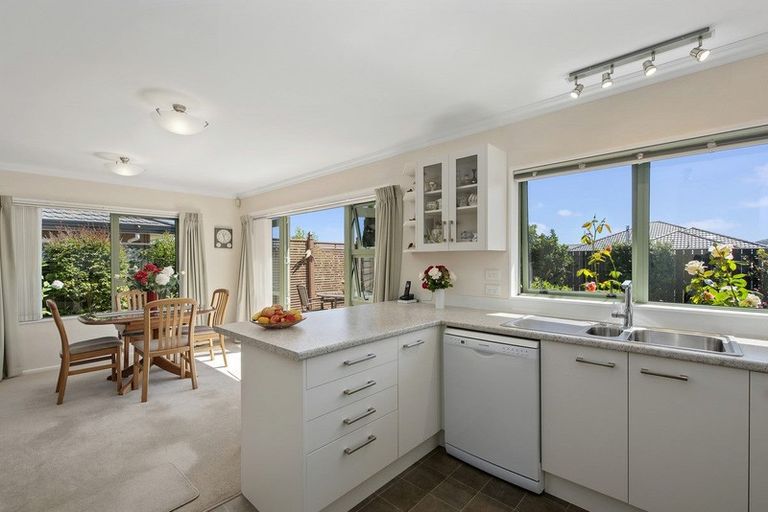 Photo of property in 9 Cranbrook Grove, Waikanae, 5036