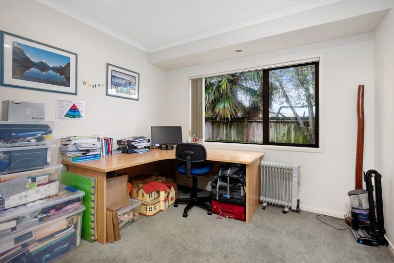 Photo of property in 60 Cabeleigh Drive, Helensville, 0800