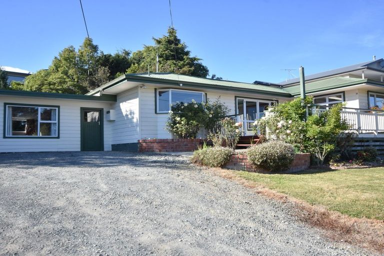 Photo of property in 14 Kilgour Street, Waihola, Milton, 9073