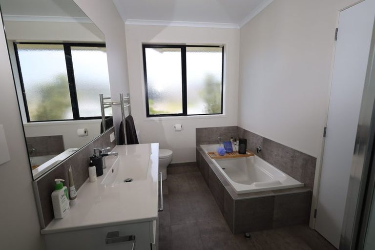 Photo of property in 4 Toi Place, Papamoa, 3118