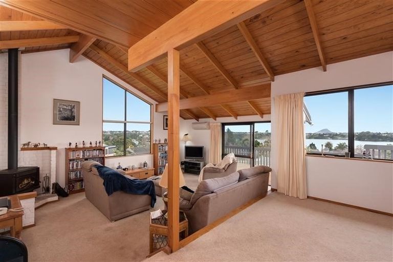 Photo of property in 2 Keam Way, Welcome Bay, Tauranga, 3112