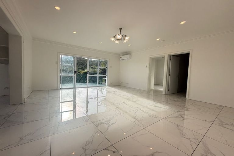 Photo of property in 8 Penlington Place, Karori, Wellington, 6012