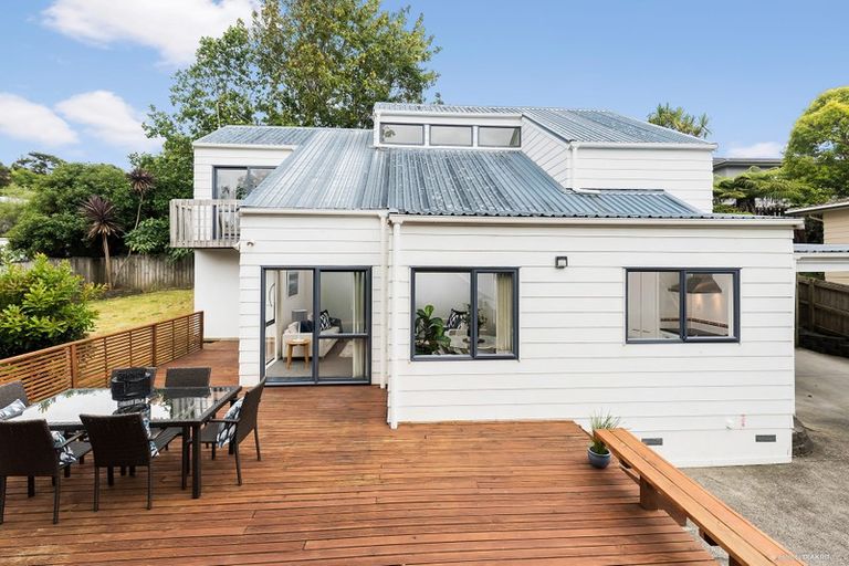 Photo of property in 15a Tallington Crescent, Torbay, Auckland, 0630