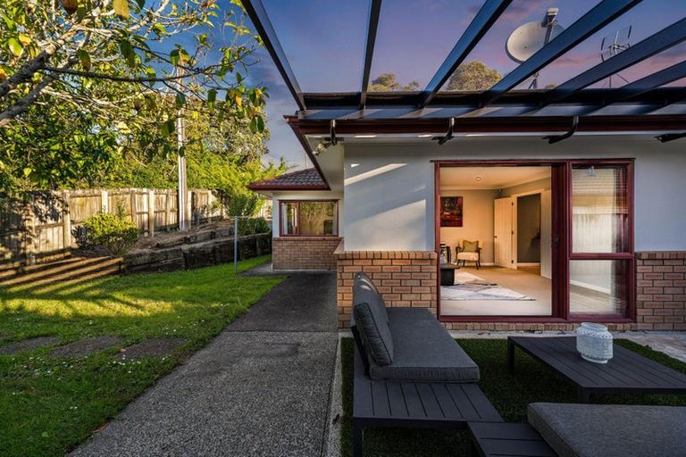 Photo of property in 90a Colwill Road, Massey, Auckland, 0614