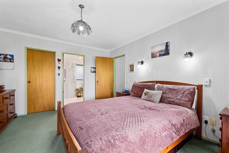 Photo of property in 35 Manu Crescent, Upper Vogeltown, New Plymouth, 4310