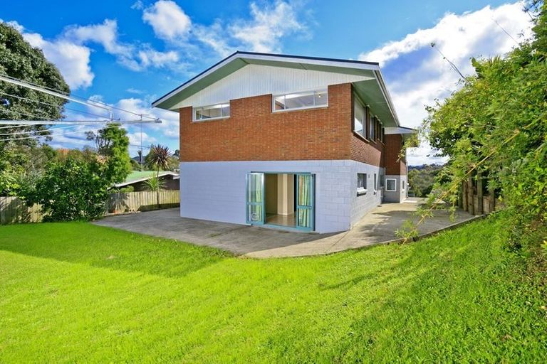 Photo of property in 121 Beach Haven Road, Beach Haven, Auckland, 0626