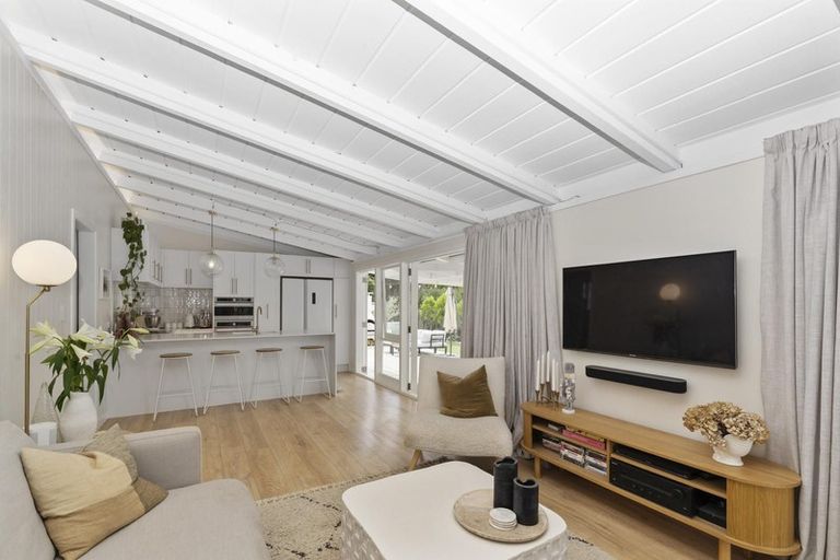 Photo of property in 64 Tiroroa Avenue, Te Atatu South, Auckland, 0610