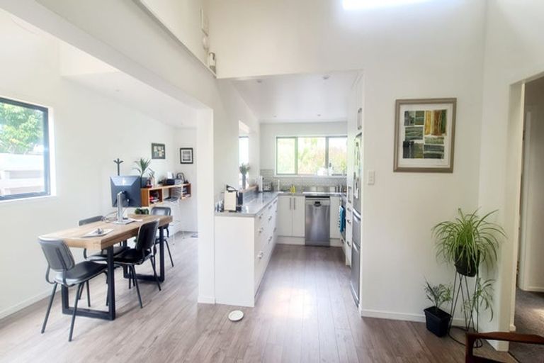 Photo of property in 30 Margaret Road, Raumati Beach, Paraparaumu, 5032