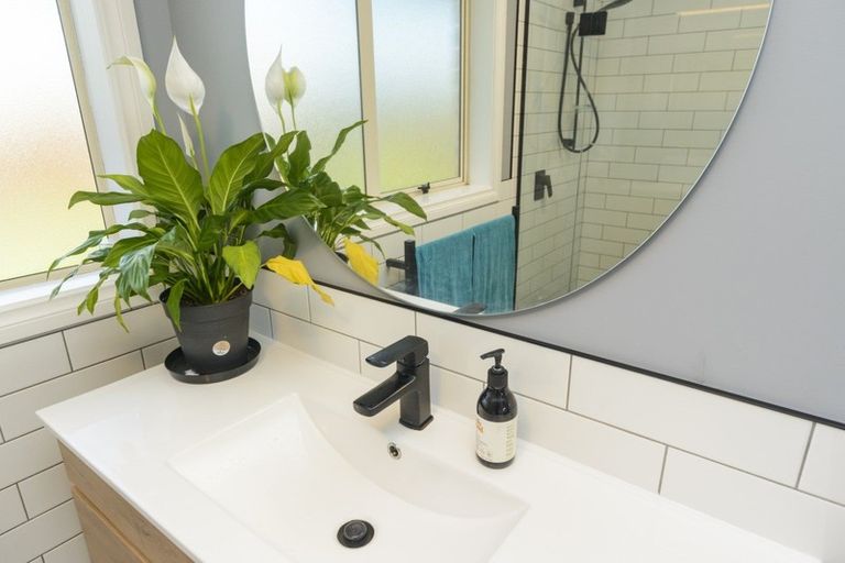 Photo of property in 15 Flemington Lane, Awapuni, Palmerston North, 4412