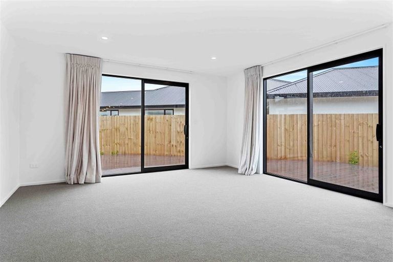 Photo of property in 22 Mcquillan Avenue, Woodend, 7610