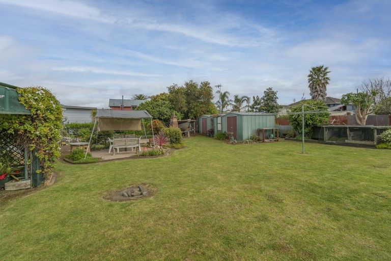 Photo of property in 14 Annette Place, Whitianga, 3510