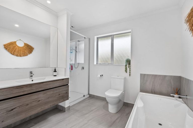 Photo of property in 24 Ferry Road, Waipu, 0510