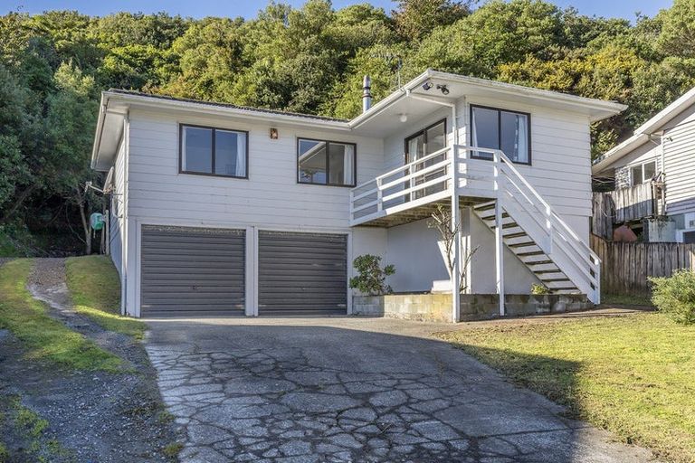 Photo of property in 48 Cardiff Crescent, Cannons Creek, Porirua, 5024