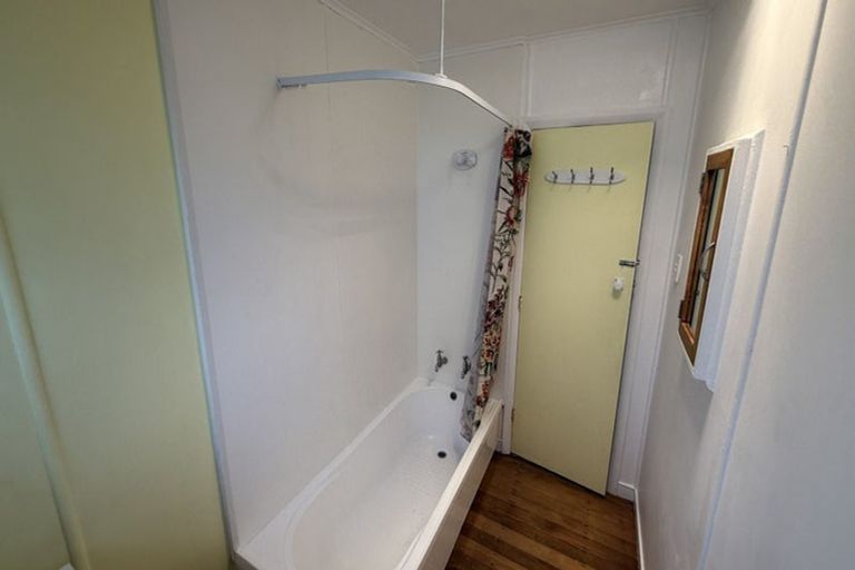 Photo of property in 24 Banks Street, Marfell, New Plymouth, 4310