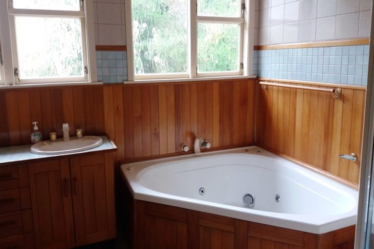 Photo of property in 37 Milne Terrace, Island Bay, Wellington, 6023