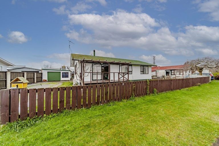 Photo of property in 1 Latham Stubbs Crescent, Waipawa, 4210