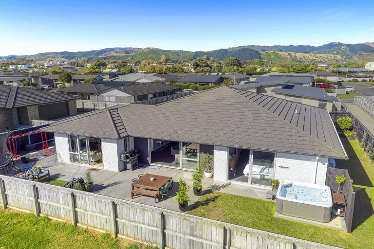 Photo of property in 3 Christow Court, Paraparaumu, 5032