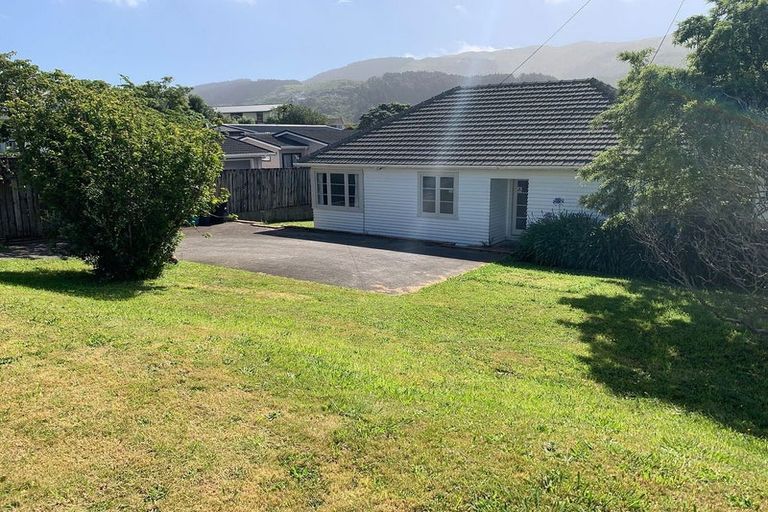 Photo of property in 33 Coates Street, Tawa, Wellington, 5028