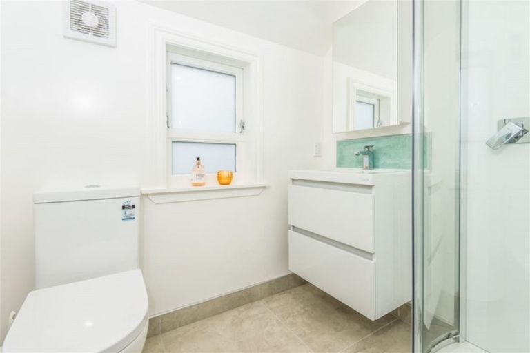Photo of property in 27 Princess Terrace, Newtown, Wellington, 6021