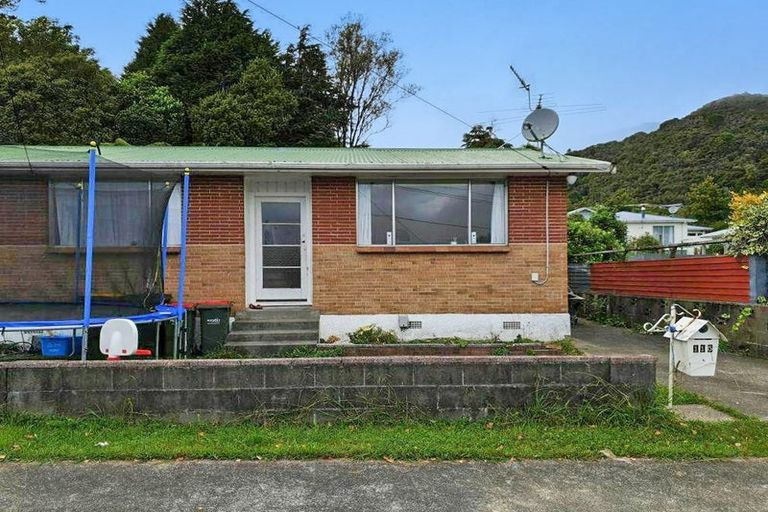 Photo of property in 113-115 Horoeka Street, Stokes Valley, Lower Hutt, 5019
