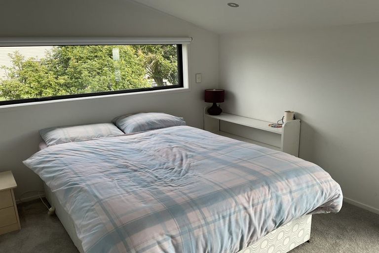 Photo of property in 15b Eastcliffe Road, Castor Bay, Auckland, 0620