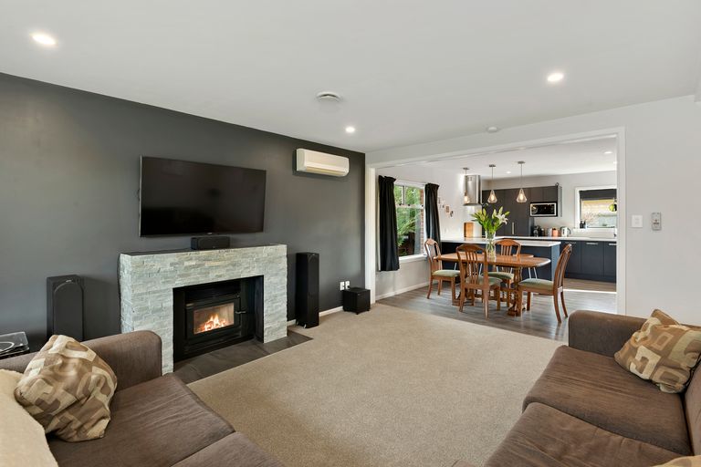 Photo of property in 15 Wilton Crescent, Bishopdale, Christchurch, 8053