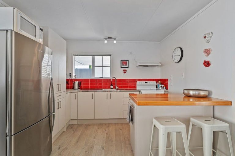 Photo of property in 31 Whitby Avenue, Whitianga, 3510