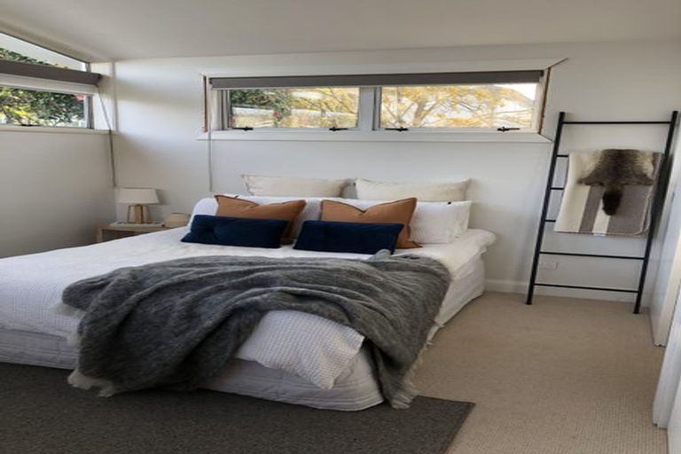 Photo of property in 115 Kahu Road, Paremata, Porirua, 5024