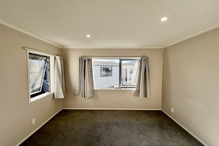 Photo of property in 9 Lisa Rise, Half Moon Bay, Auckland, 2012