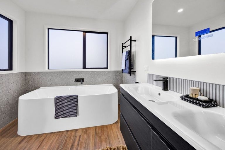 Photo of property in 2 Marsden Place, Hurworth, New Plymouth, 4310