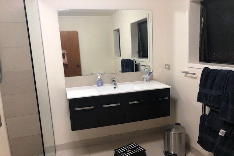 Photo of property in 1/35 Moore Street, Hillcrest, Auckland, 0627