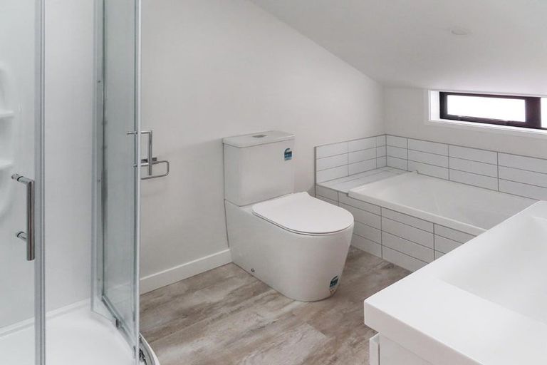 Photo of property in 90c Cambridge Terrace, Waterloo, Lower Hutt, 5011