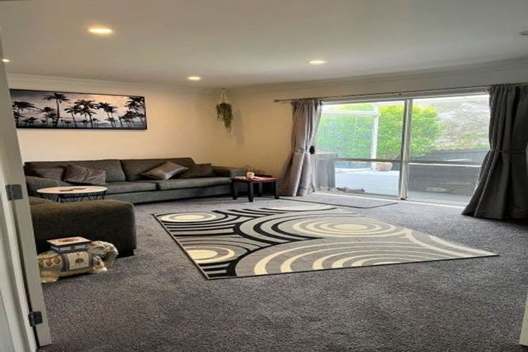 Photo of property in 6 Stroud Place, Henderson, Auckland, 0612