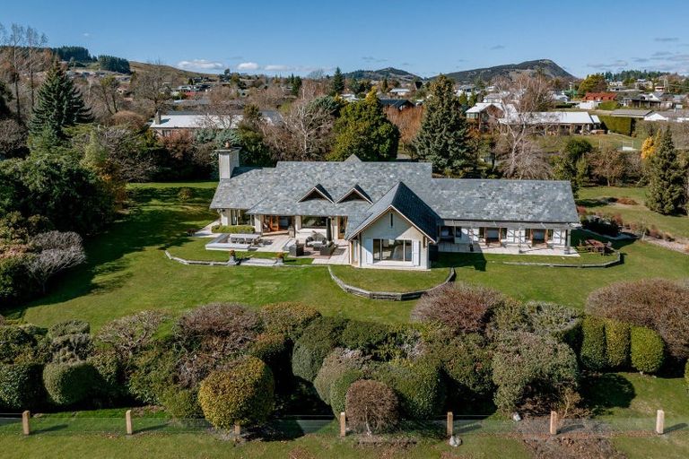 Photo of property in 186 Beacon Point Road, Wanaka, 9305