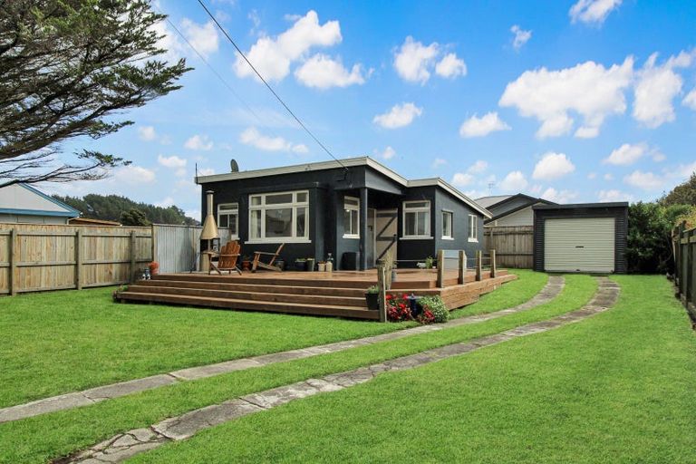 Photo of property in 3 Chrystall Street, Foxton Beach, Foxton, 4815