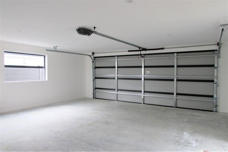 Photo of property in 8 Whitten Way, Wallaceville, Upper Hutt, 5018