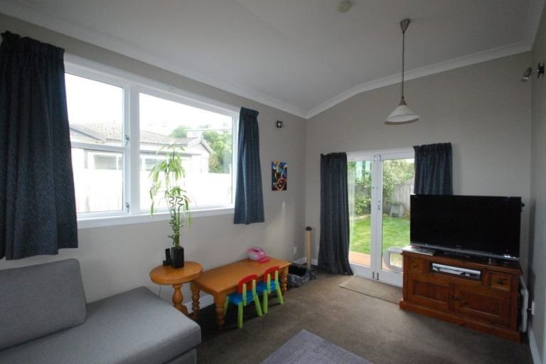 Photo of property in 70 Salford Street, Newlands, Wellington, 6037