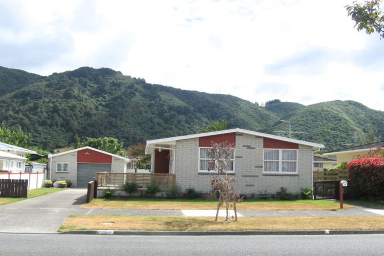 Photo of property in 35 California Drive, Totara Park, Upper Hutt, 5018