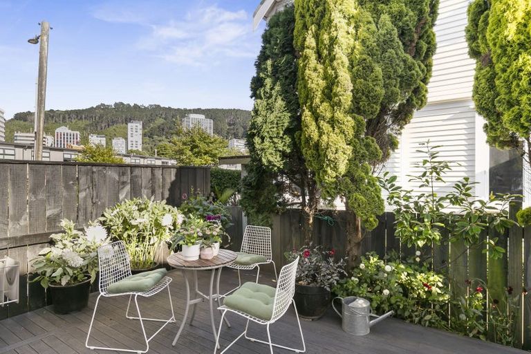 Photo of property in 12b Hobson Street, Thorndon, Wellington, 6011