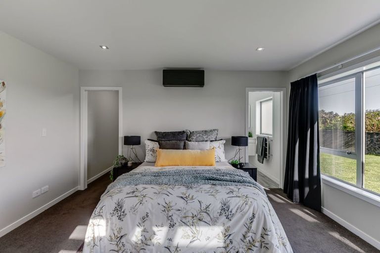 Photo of property in 17 Botany Lane, Whitby, Porirua, 5024