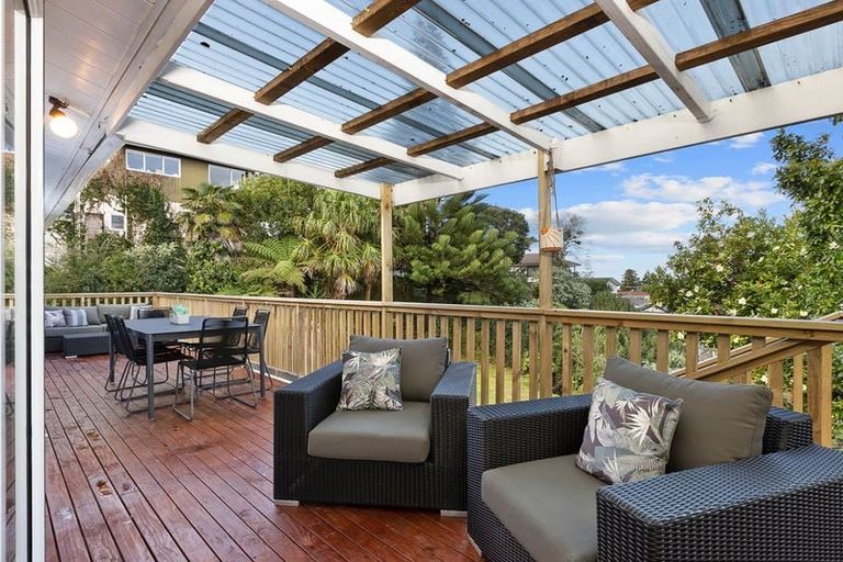 Photo of property in 2 Dunraven Place, Torbay, Auckland, 0630